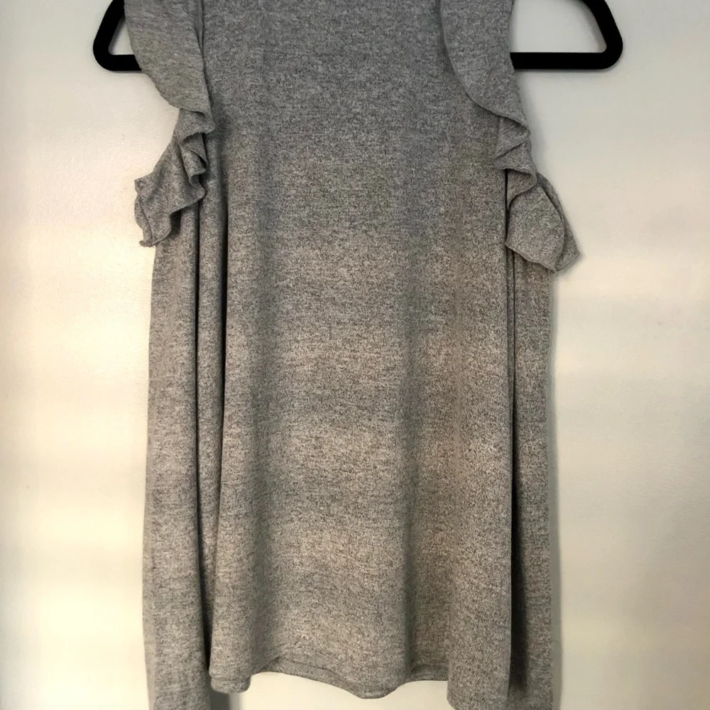 Art Class Girls XL Gray Cold Shoulder Ruffle Top